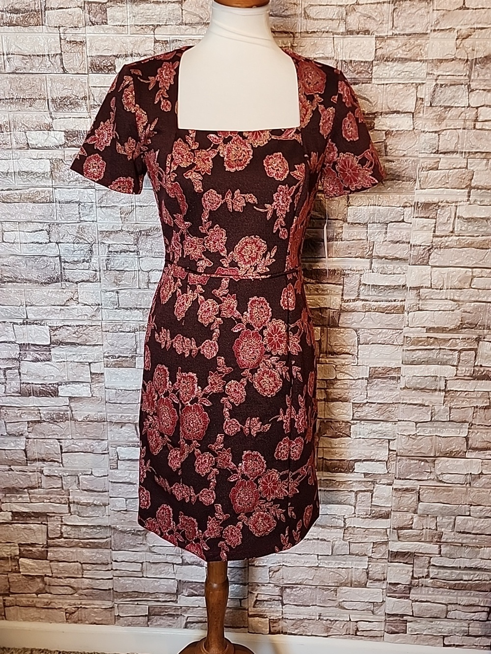En Focus Studio Brand New Elegant Floral Square Neck Dress